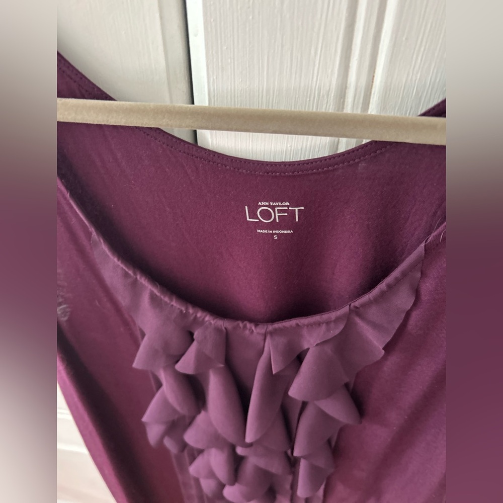 NWOT LOFT Deep Purple Ruffle Front Tank Sleeveless with Scoop Neck - Picture 2 of 10